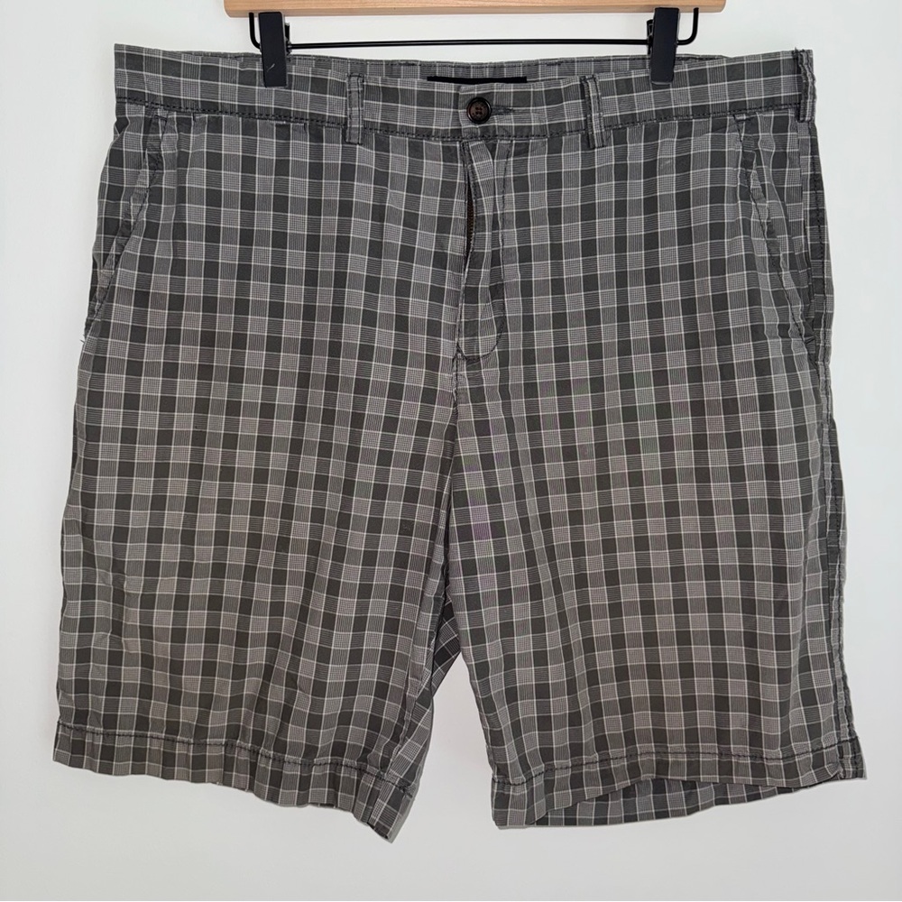 Tommy Hilfiger Man’s Gray Plaid Cotton Shorts Size 38 Classic Casual